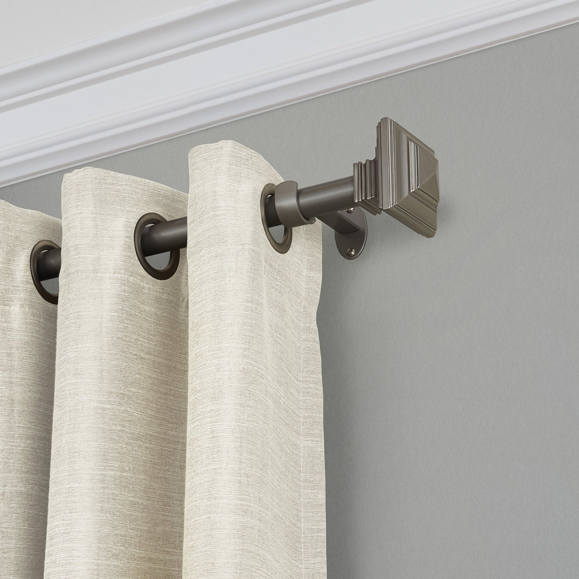polyresin curtain rod with decorative finial