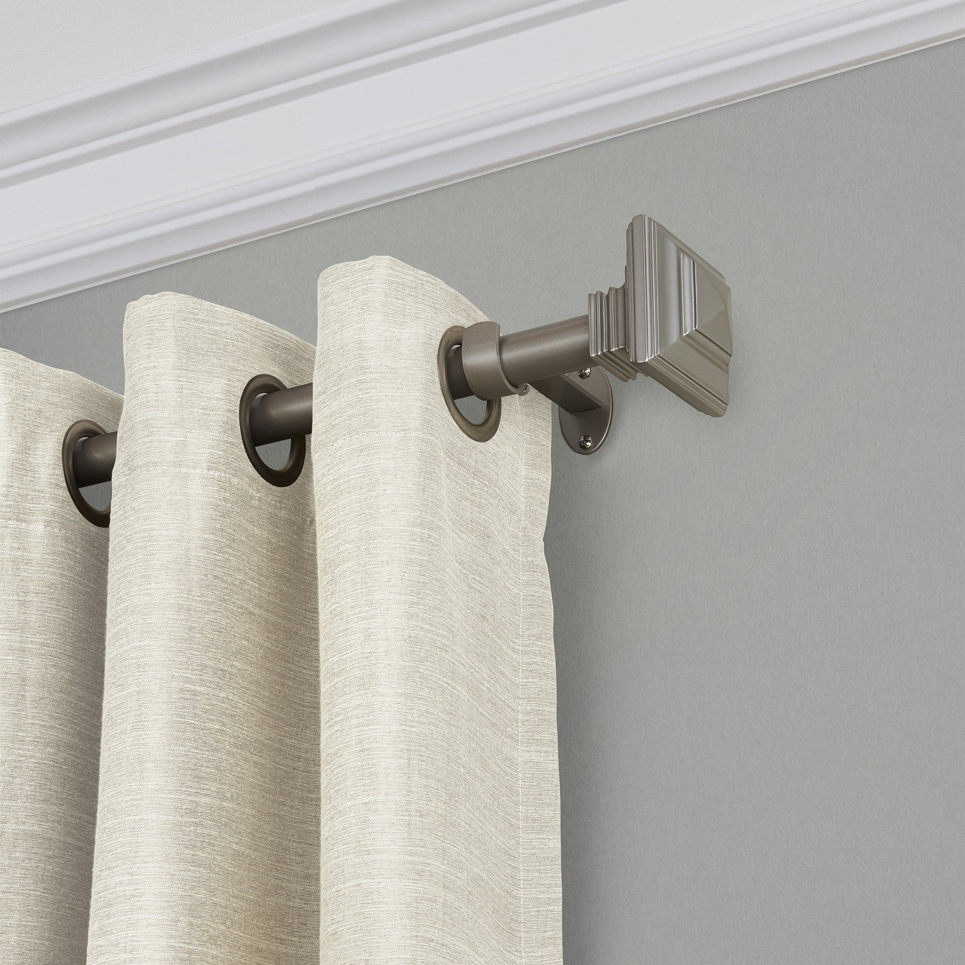 polyresin curtain rod with decorative finial