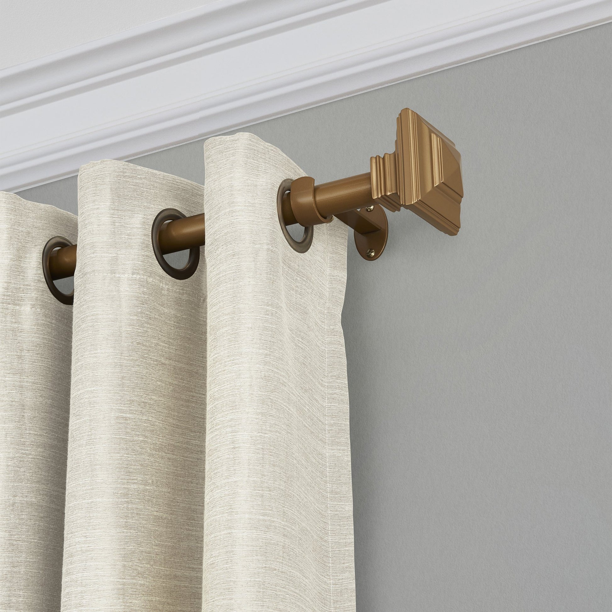 polyresin curtain rod with decorative finial