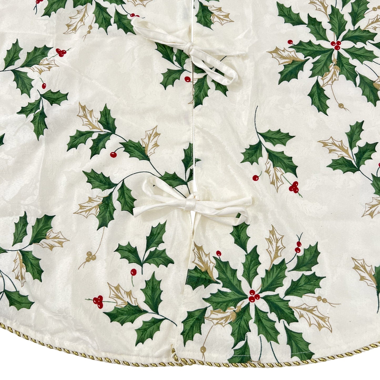 Lenox Scattered Holly Tree Skirt