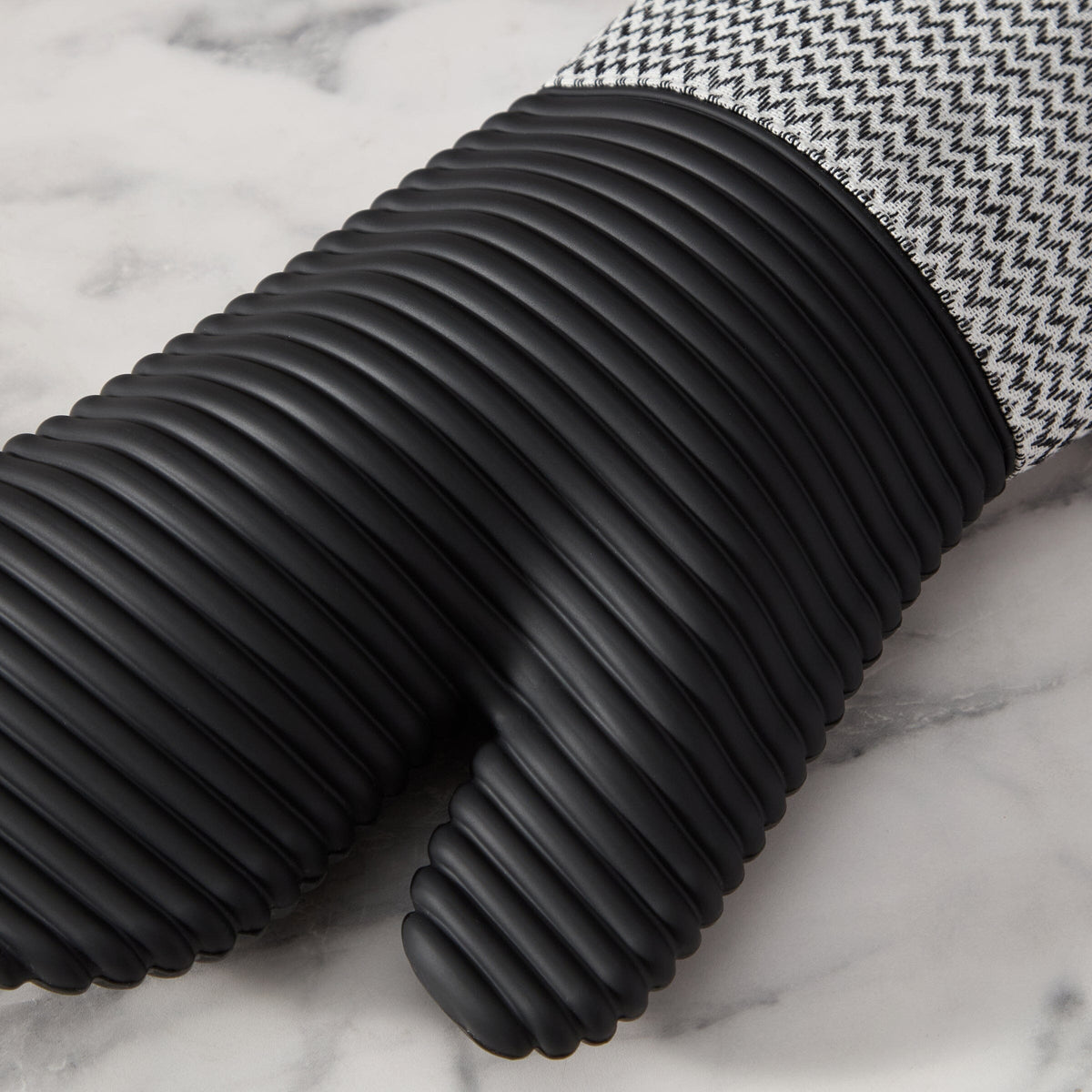 Sirena Chevron Heat-Resistant Ribbed Silicone Grip Oven Mitts, Set of 2