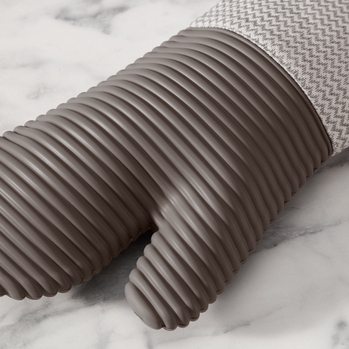 Sirena Chevron Heat-Resistant Ribbed Silicone Grip Oven Mitts, Set of 2