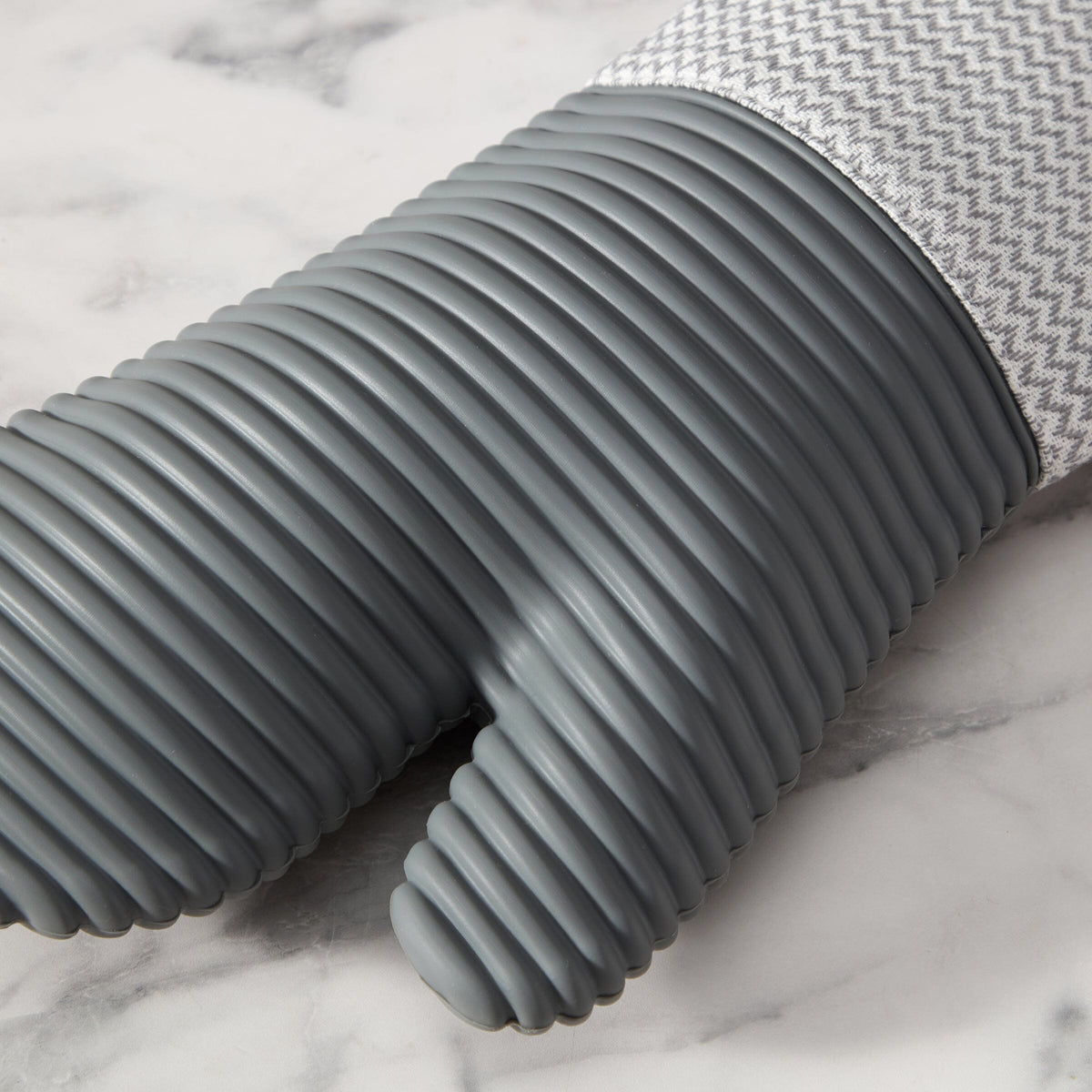Sirena Chevron Heat-Resistant Ribbed Silicone Grip Oven Mitts, Set of 2