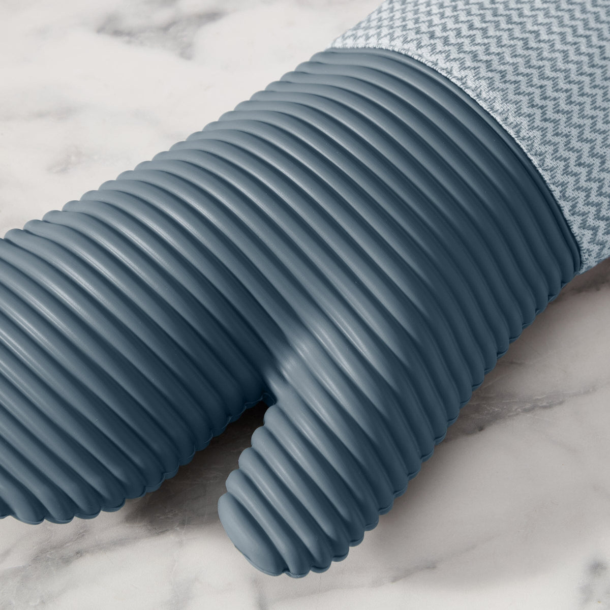 Sirena Chevron Heat-Resistant Ribbed Silicone Grip Oven Mitts, Set of 2