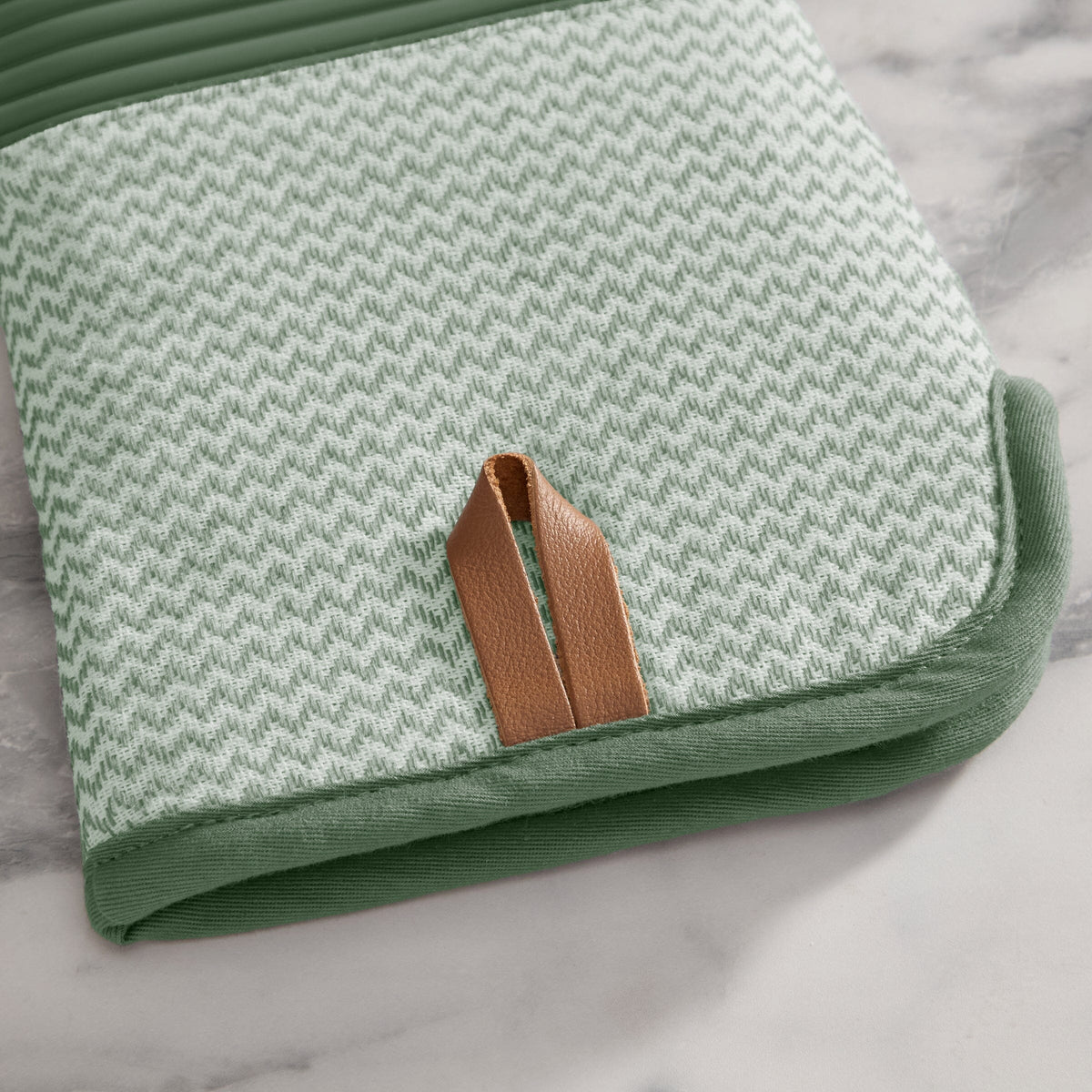 Sirena Chevron Heat-Resistant Ribbed Silicone Grip Oven Mitts, Set of 2