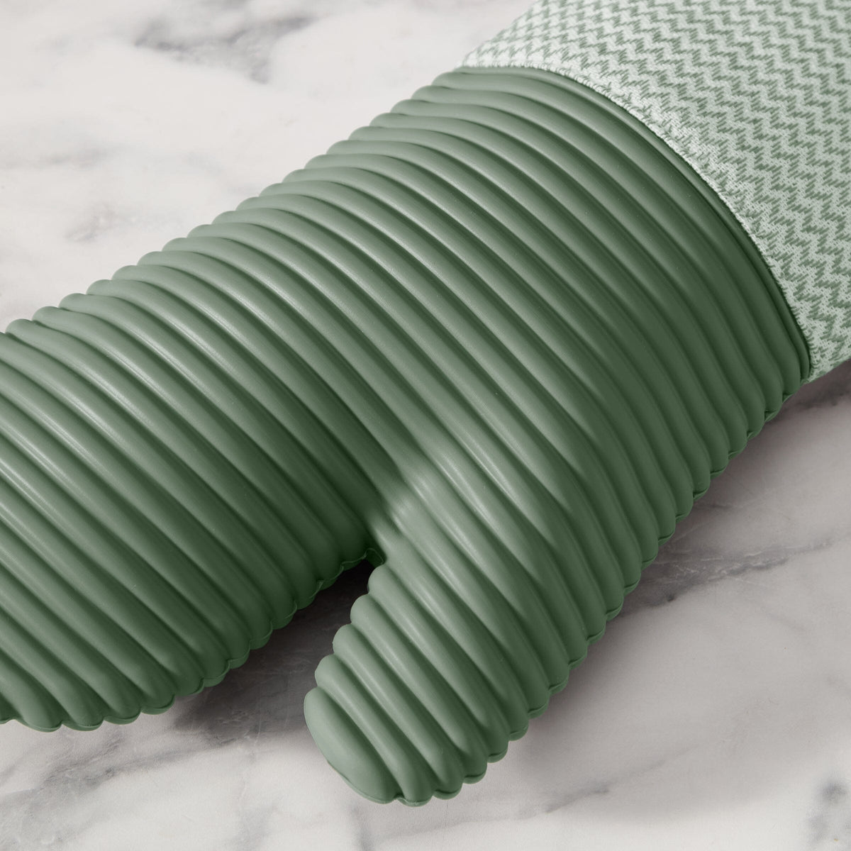 Sirena Chevron Heat-Resistant Ribbed Silicone Grip Oven Mitts, Set of 2