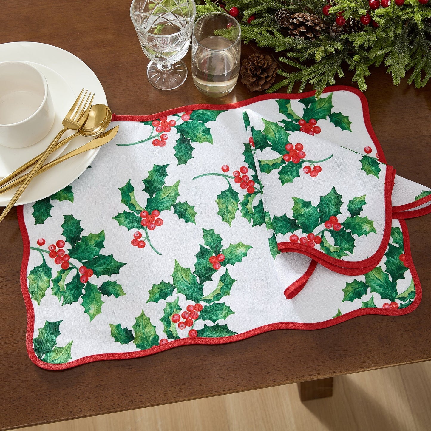 Vintage Holly Scallop Border Napkins, Set of 4